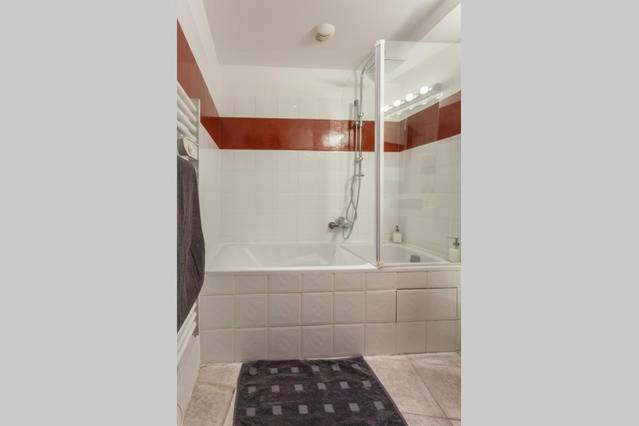 Apartmán L'Entrecasteaux Aix-en-Provence Exteriér fotografie